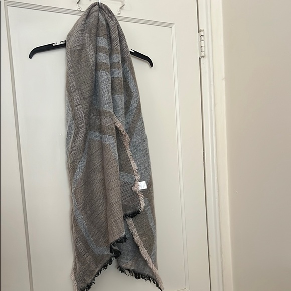 Cabin fever gray scarf one size - Picture 1 of 4